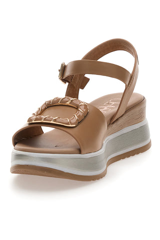 Bequeme und trendige Damen-Keilsandalen Pittarello Class 19236 in Kamel