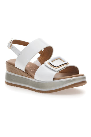 Weiße Sandalen mit Keilabsatz und dekorativer Schnalle Pittarello Class 19235