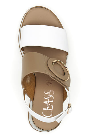 Weiße und beige Sandalen mit dekorativem Schnallenkeil Pittarello Class 19235