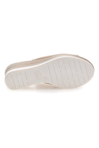 Sandali beige con zeppa e maxi fibbia Pittarello Look MK3197352