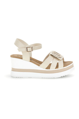 Sandali bianchi e beige con zeppa e dettaglio decorativo Energy E482