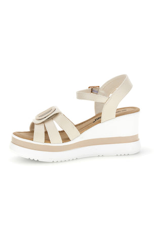 Sandali bianchi e beige con zeppa e dettaglio decorativo Energy E482