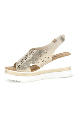 Beige Sandalen mit gekreuzten Riemen und weichem Memory Energy E489