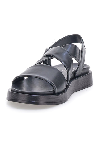 Schwarze Sandalen mit gekreuzten Riemen Pittarello Focus 28068IN