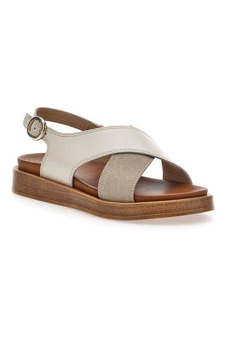 Beigefarbene Sandalen mit zweifarbigen gekreuzten Riemen Pittarello Focus 28053NAL