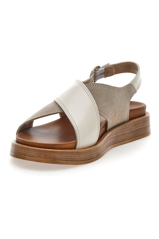 Beigefarbene Sandalen mit zweifarbigen gekreuzten Riemen Pittarello Focus 28053NAL
