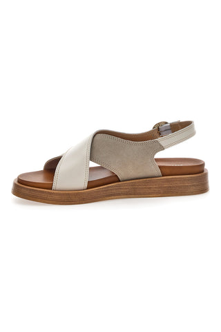 Beigefarbene Sandalen mit zweifarbigen gekreuzten Riemen Pittarello Focus 28053NAL
