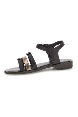 Braune Sandalen mit Riemen und Schnallen Pittarello Focus 222225