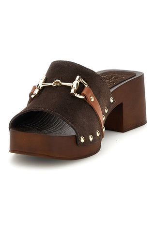 Sandalo marrone in pelle con tacco e borchie Pittarello Must Have 11938