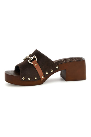 Sandalo marrone in pelle con tacco e borchie Pittarello Must Have 11938