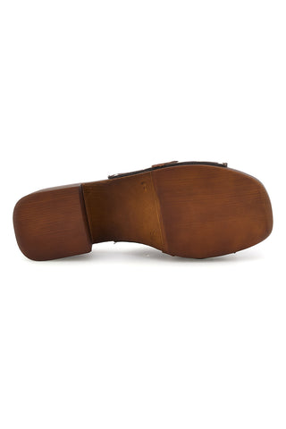 Sandalo marrone in pelle con tacco e borchie Pittarello Must Have 11938