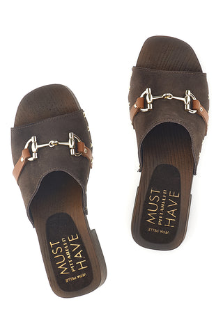 Sandalo marrone in pelle con tacco e borchie Pittarello Must Have 11938