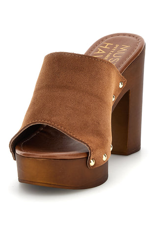 Sandalo marrone con tacco e borchie Pittarello Must Have 11233