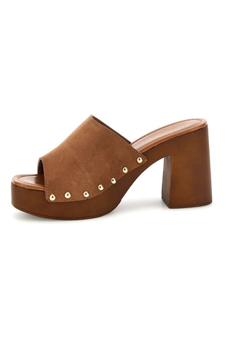 Sandalo marrone in pelle con tacco e borchie Pittarello Must Have 11933