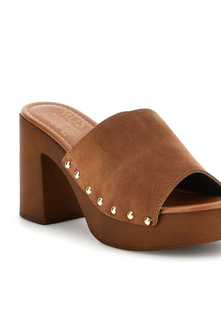 Sandalo marrone in pelle con tacco e borchie Pittarello Must Have 11933