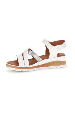 Weiße Sandalen mit gekreuzten Riemen und Bio up 401 Keil