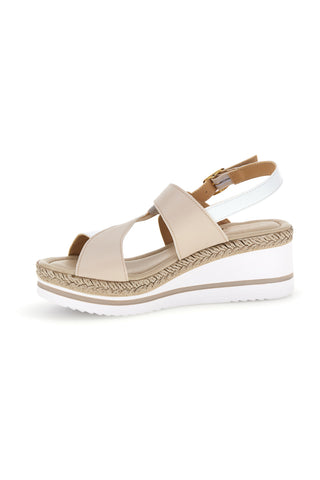 Weiße Sandalen mit Plateau-Keil und Riemen im Pittarello-Look MK3313109