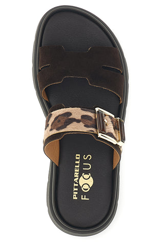 Braune Sandalen mit Tierdetails Pittarello Fokus MK3853361