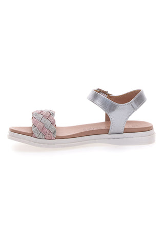 Silberne Sandalen mit Riemen und weicher Sohle SWEET YEARS 0377