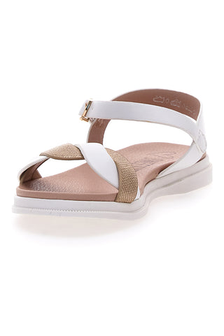 Weiße Sandalen mit Riemen und weicher Sohle SWEET YEARS 0242