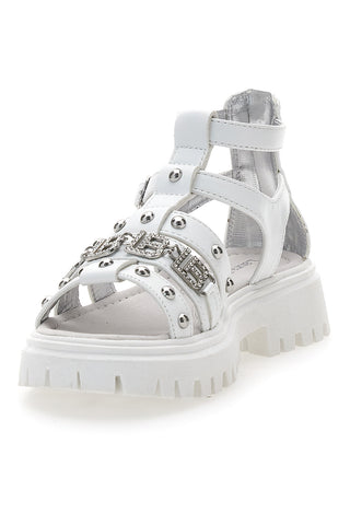 Weiße Sandalen mit Nieten und Metalllogo Laura Biagiotti 96219451