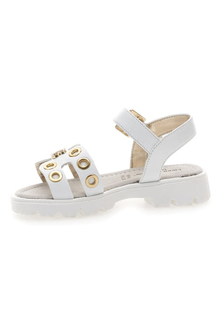 Weiße Sandalen mit goldenen Nieten und Juwelenlogo Laura Biagiotti G1728316313
