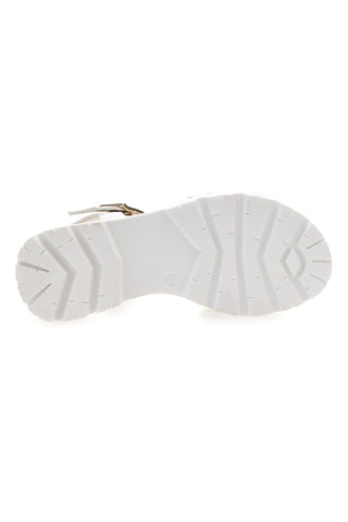 Weiße Sandalen mit goldenen Nieten und klobiger Sohle Laura Biagiotti AG1728316313