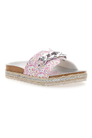 Weiße Hausschuhe mit rosa Muster und dekorativer Kette Pitt Kids 14506