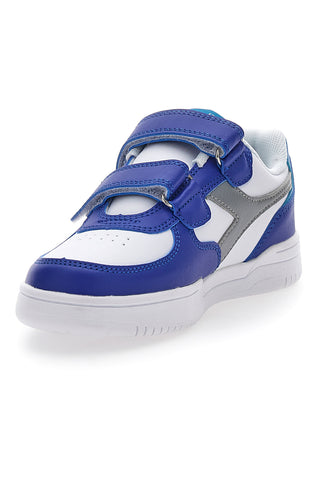 Weiße und blaue Turnschuhe mit grauem Diadora Raptor Low Ps-Logo