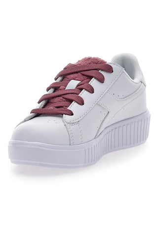 Weiße Sneakers mit roten Schnürsenkeln DIADORA GAME STEP P PS FLUFFY
