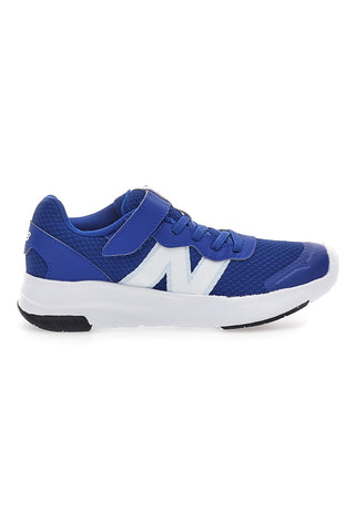 Blaue Sneakers mit weißem Logo und NEW BALANCE-Klettverschluss