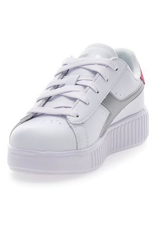Weiße Sneakers mit silbernem Logo und fuchsiafarbenem Detail DIADORA GAME STEP METAL PS