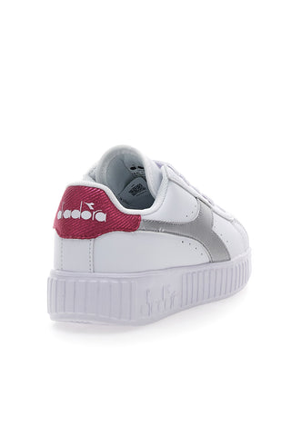 Weiße Sneakers mit silbernem Logo und fuchsiafarbenem Detail DIADORA GAME STEP METAL PS