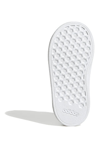 Adidas Grand Court 2 CF I weiße Sneakers mit schillernden Details und Doppelriemen