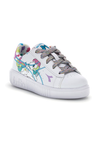 Weiße Schuhe mit Schnürsenkeln und mehrfarbigem Druck Diadora Game Step Starshine PS