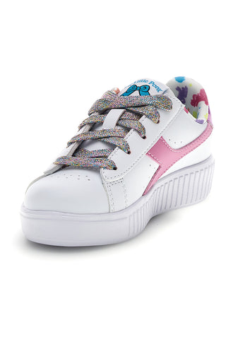 Weiße Schuhe mit Schnürsenkeln und mehrfarbigem Druck Diadora Game Step Starshine PS