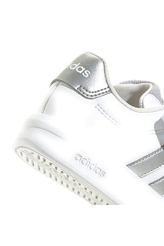 Weiße Sneakers mit metallischen Details und Klettverschluss Adidas GRAND COURT 3.0 EL C