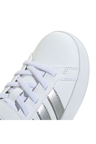 Weiße Sneakers mit metallischen Details und Klettverschluss Adidas GRAND COURT 3.0 EL C