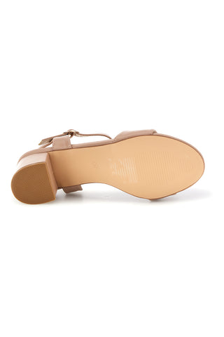 Beige Sandalen mit breitem Absatz und Riemen First Lady P697