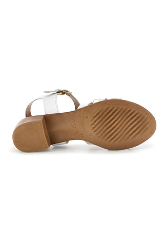 Sandali bianchi e argento in pelle con fasce incrociate Pittarello look 243205
