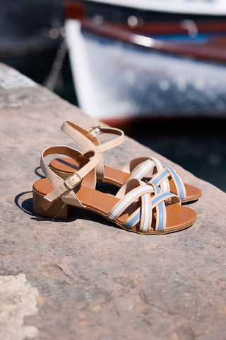 Sandali beige in pelle con tacco basso e listini Pittarello look 243110