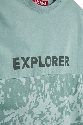 Grünes T-Shirt mit Explorer Pitt Kinderaufdruck PT-B-T-9010