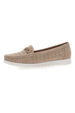 Beige Mokassins mit perforiertem Obermaterial und goldener Schnalle MIO TEMPO MIN7023