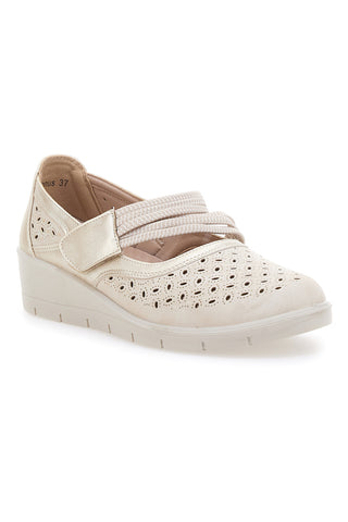 The First Active 5 Beige Mokassins mit perforiertem Klettverschluss