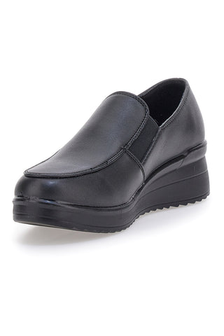 Plocadi MIN6260 schwarze Mokassins mit leichtem Keilabsatz und glattem Obermaterial