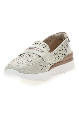 Mocassini beige traforati con bocca di leone in vera pelle Prima riga 182081