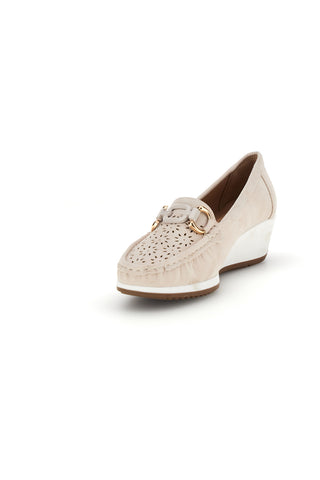 Mocassini beige traforati con zeppa Mio tempo MINA910