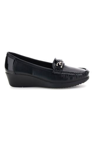 Mocassino Nero Effetto Vernice con Zeppa e Catena Mio tempo MIN9204