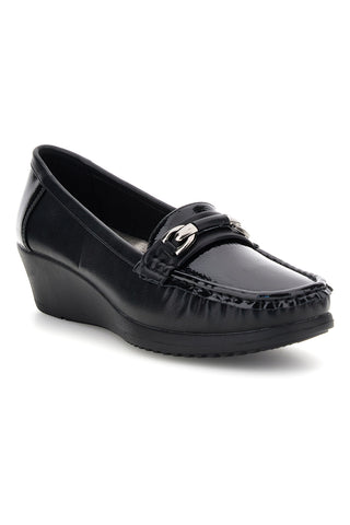 Mocassino Nero Effetto Vernice con Zeppa e Catena Mio tempo MIN9204