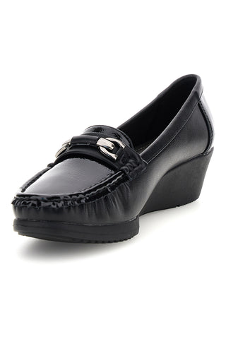 Mocassino Nero Effetto Vernice con Zeppa e Catena Mio tempo MIN9204